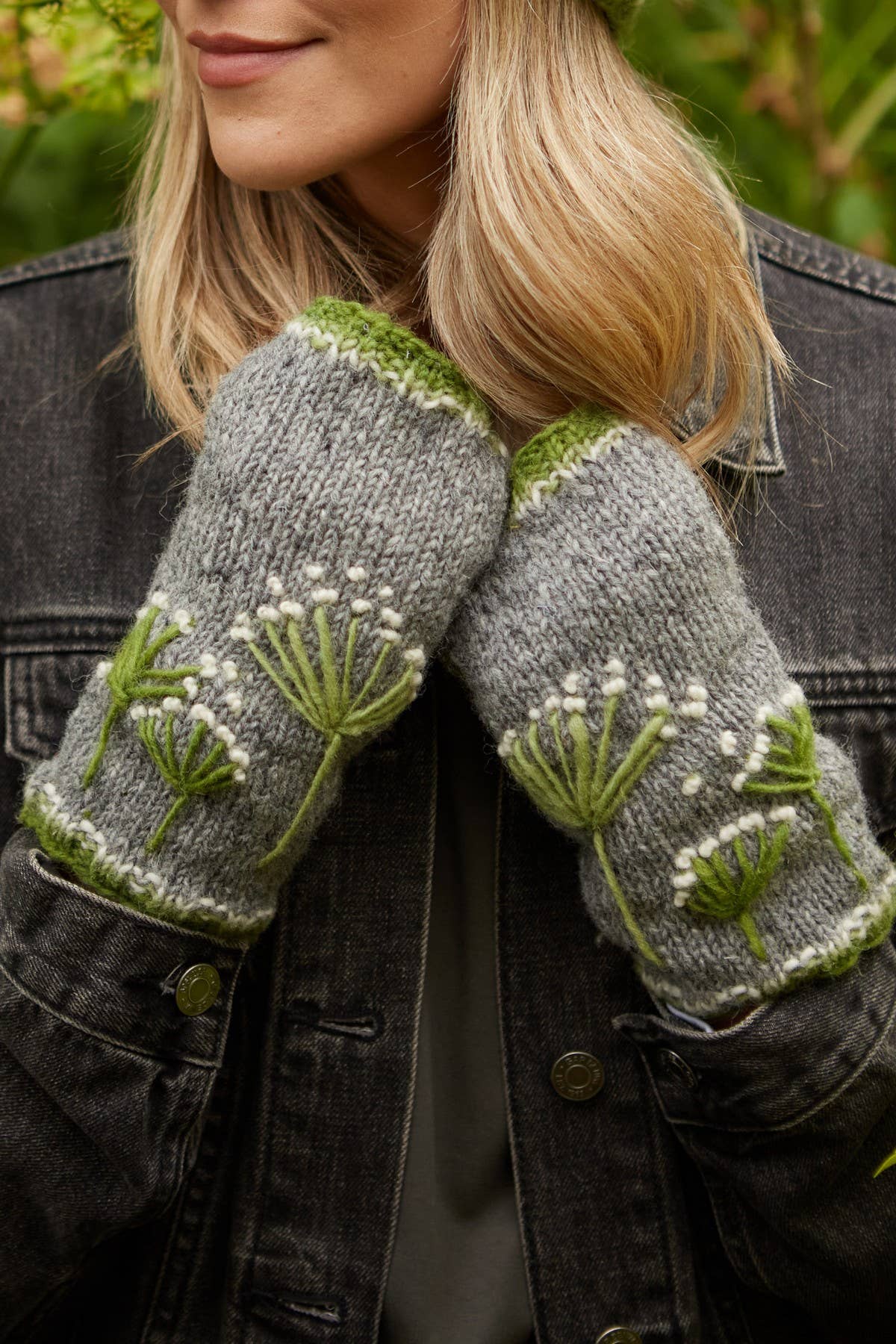 Granchester Embroidered Cow Parsley Knitted Wool Handwarmers: One Colour