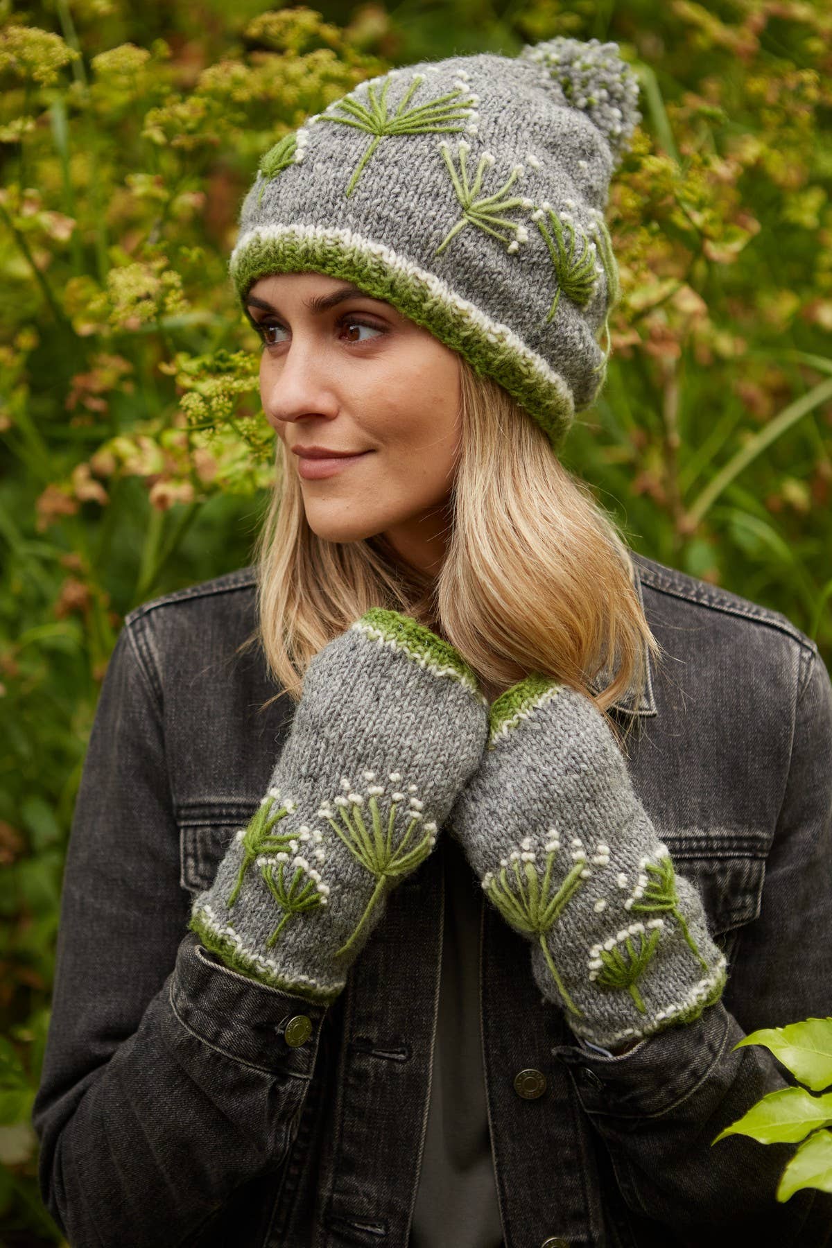 Granchester- Embroidered Cow Parsley Knitted Wool Bobble Hat: One Colour