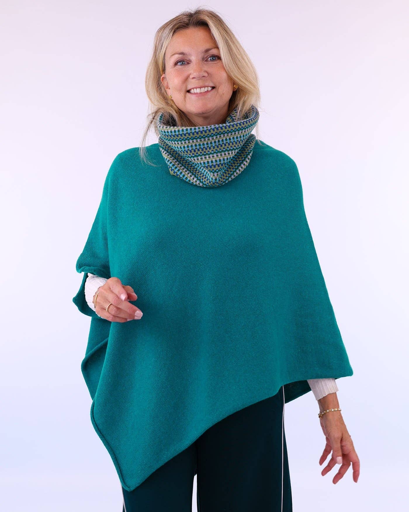 Cashmere Blend Poncho: Deep Violet