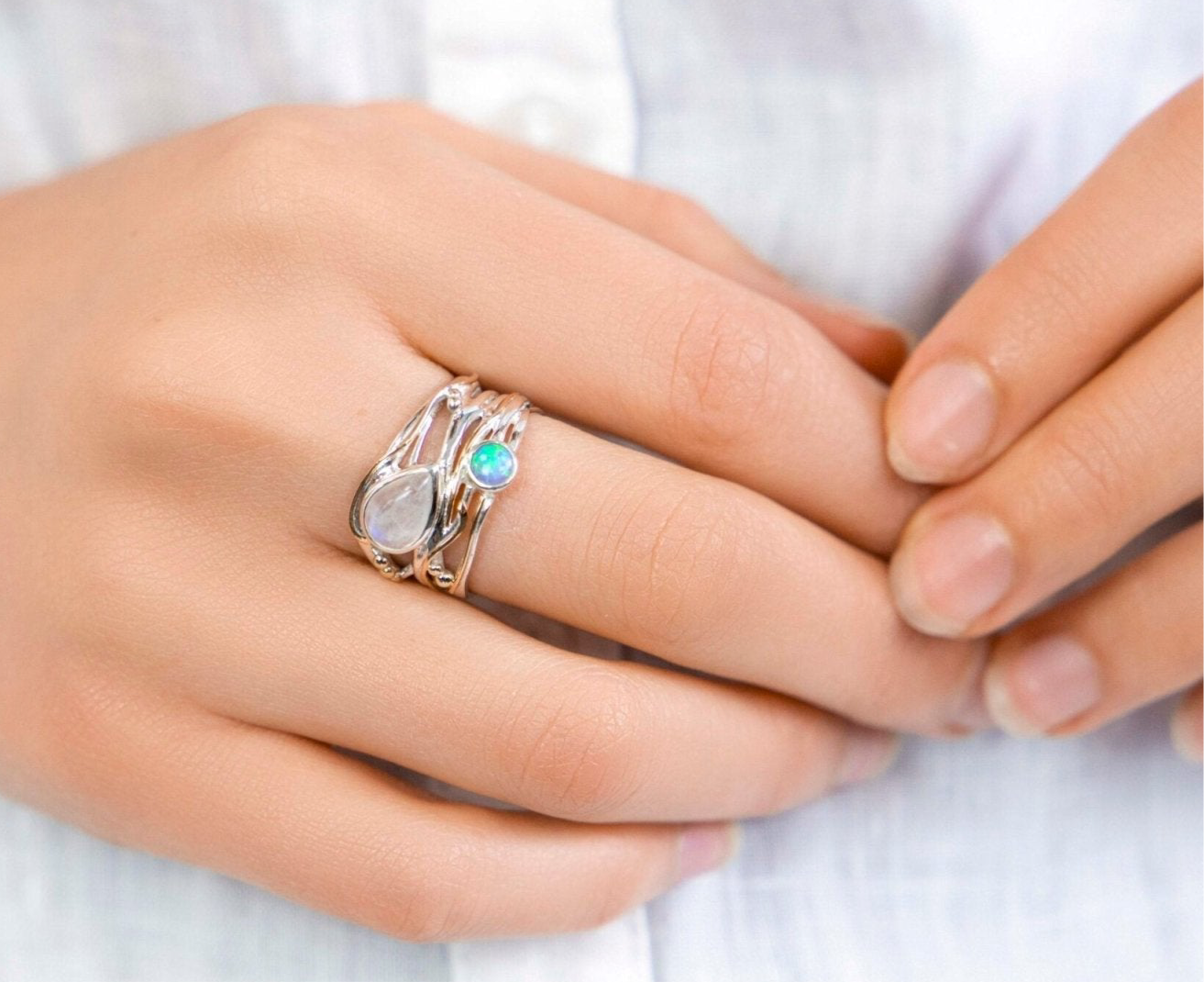 Ring mit Mondstein und Feueropal