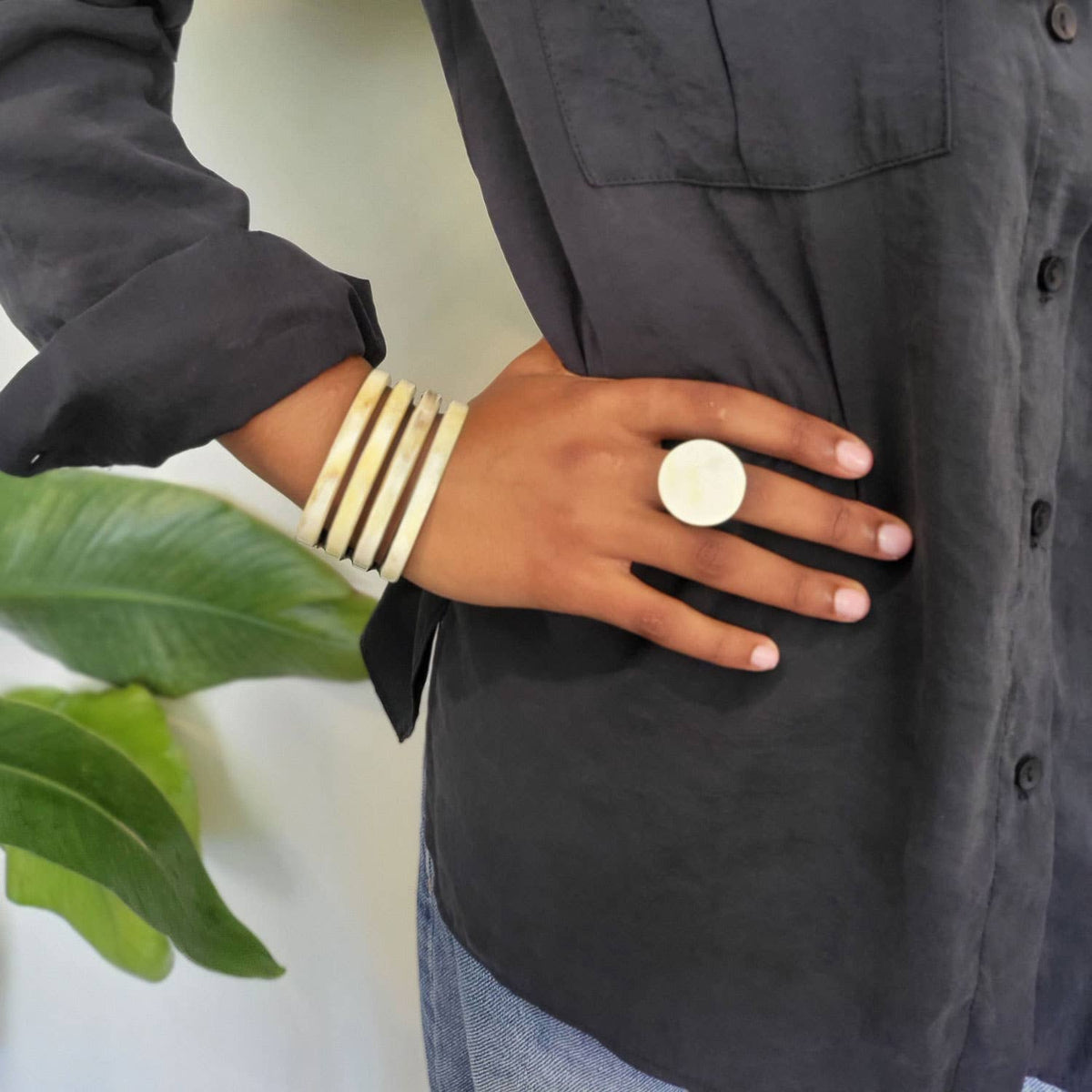 White Natural Round Buffalo Horn Ring jewellery gift women
: L