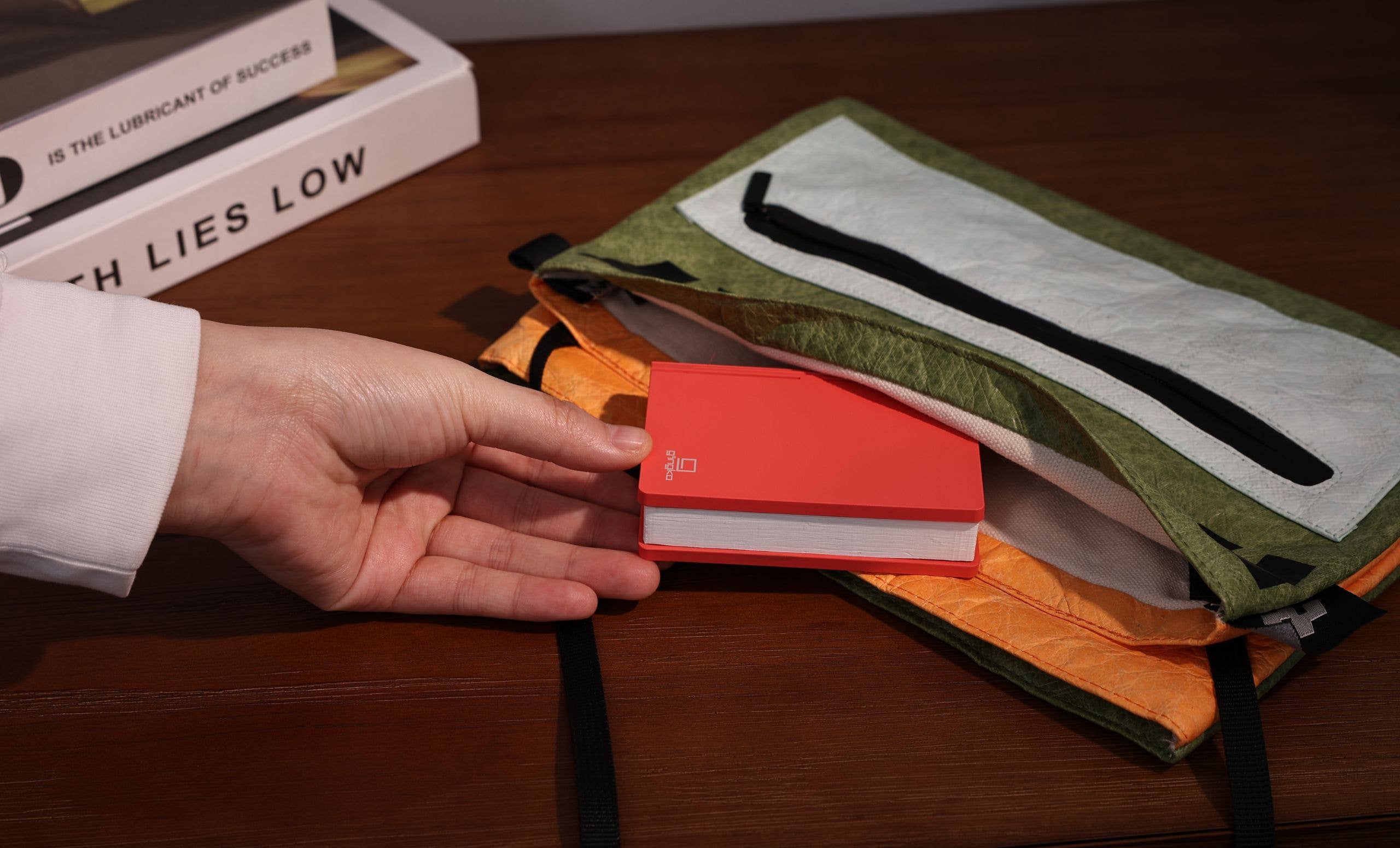 Super Mini Smart Book Light - Palm Edition: Space Black