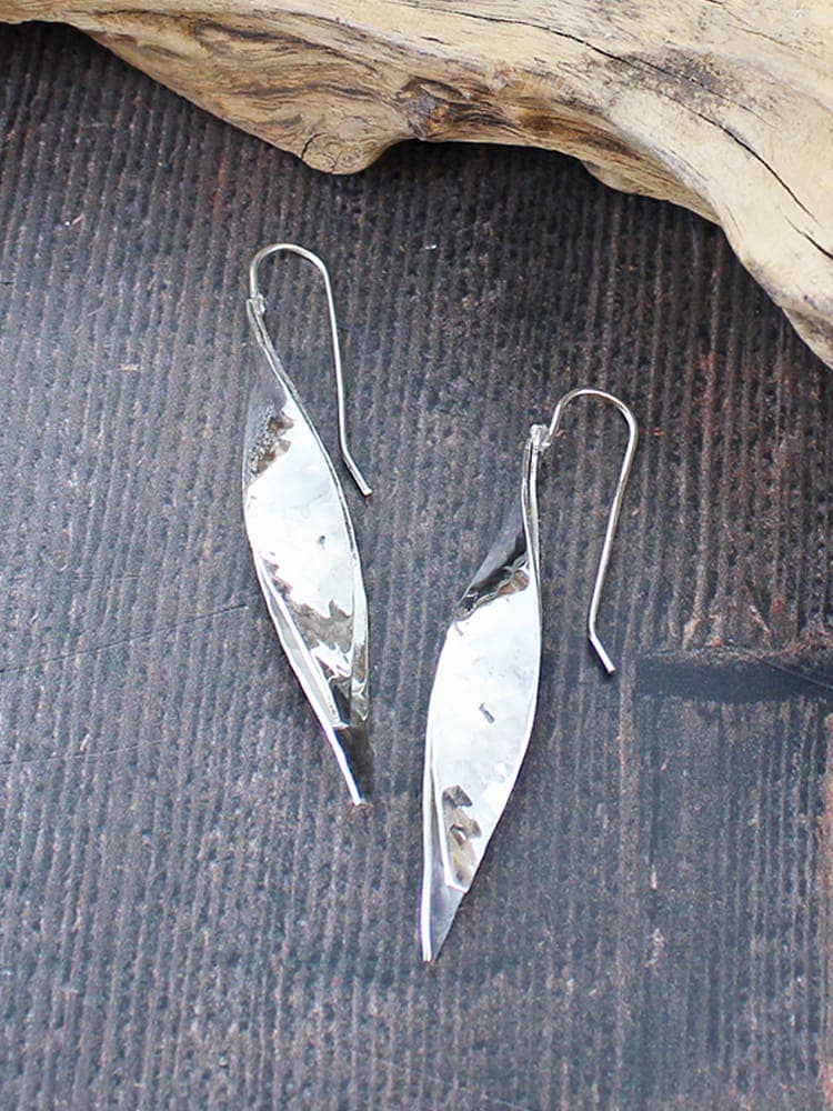 KH1623S TWISTED BEATEN LEAF EARRINGS