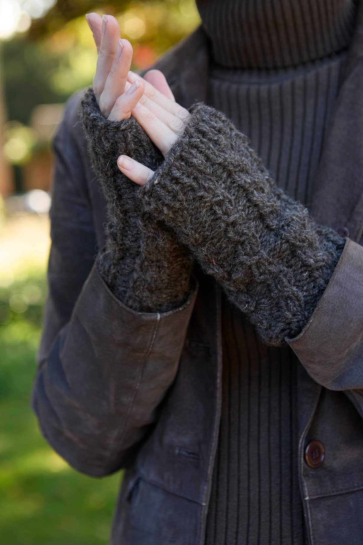 Chamonix - Cable Knit Sherpa Lined Wool Fingerless Gloves: Bark