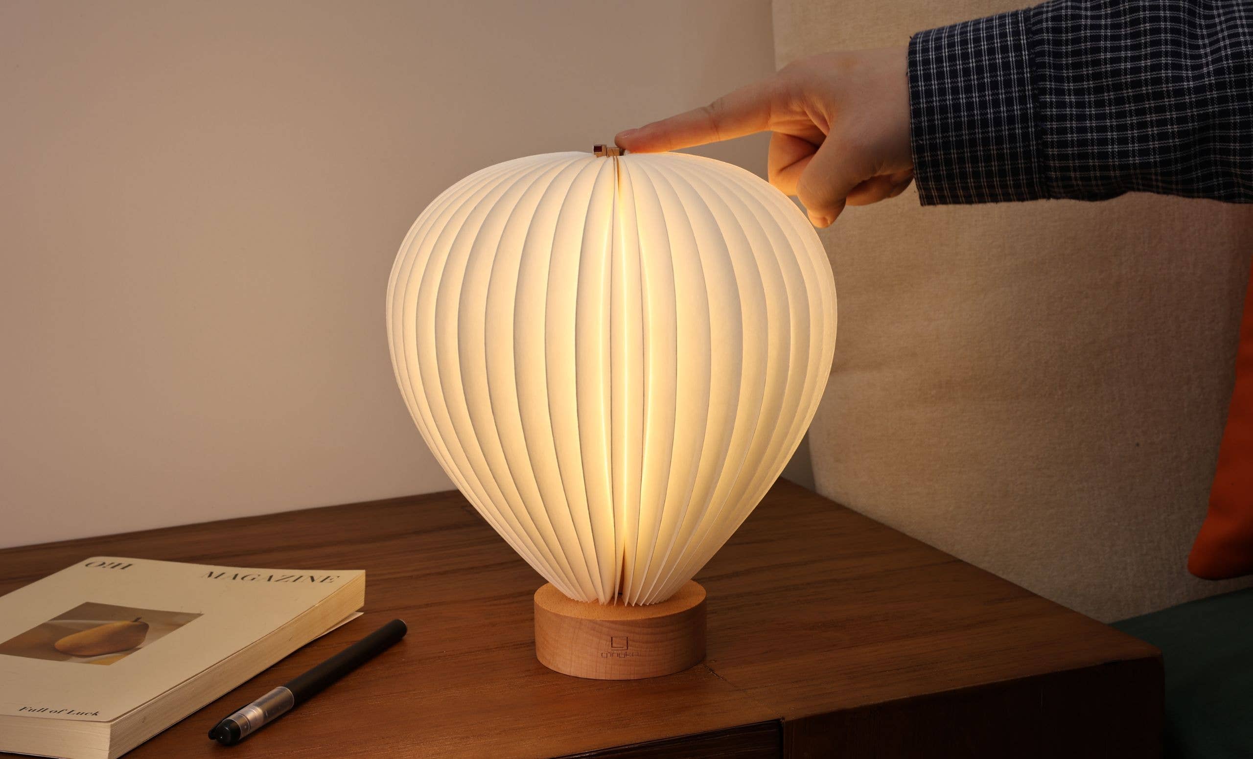 Aeris Light: Natural Walnut