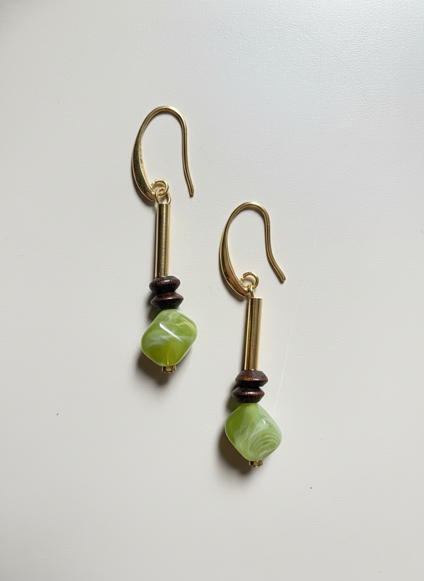 FRTE05 - Gold plated drop earrings, green and wood