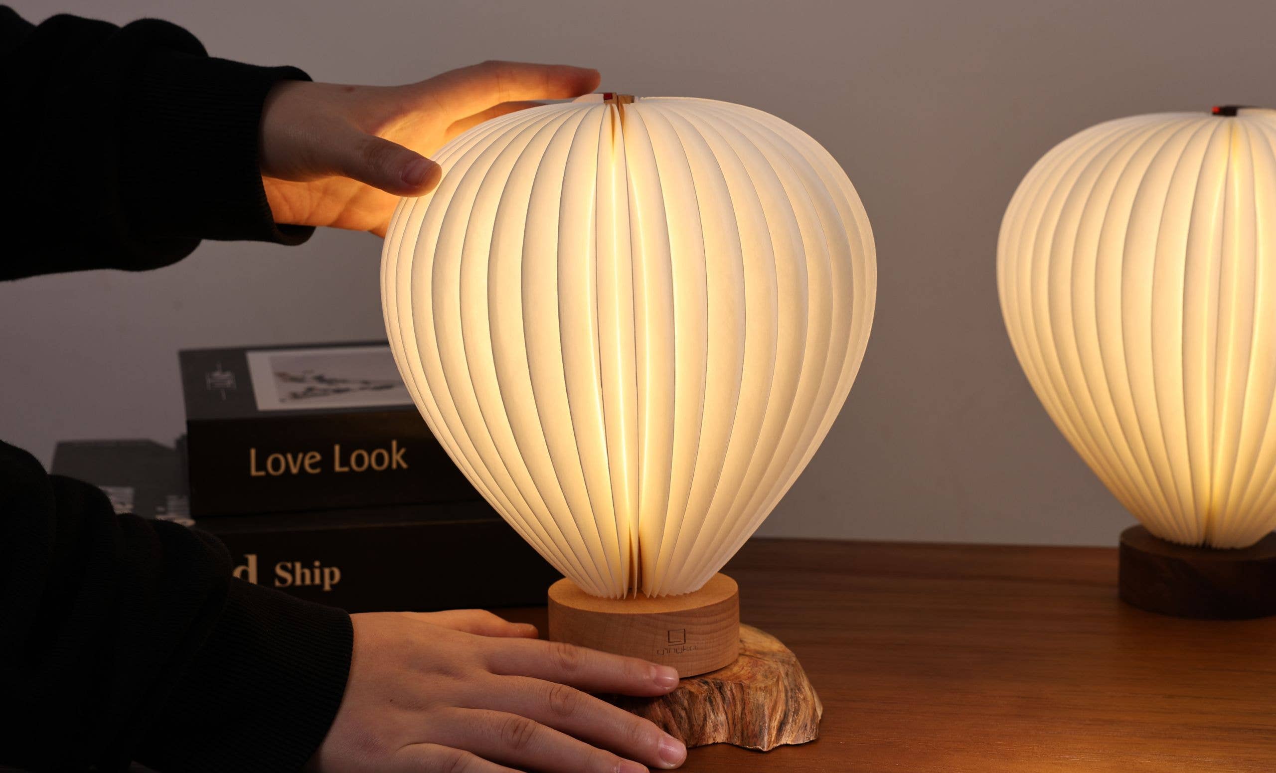 Aeris Light: Natural Walnut