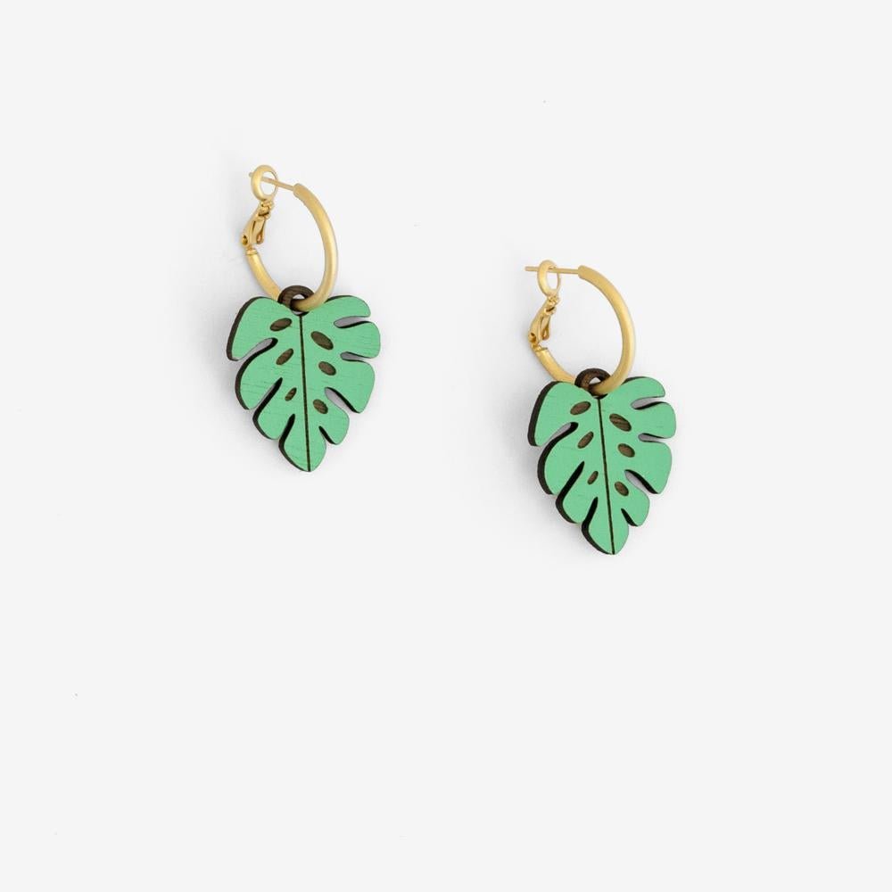 Monstera-Ohrringe von Materia Rica aus unserer Materia Rica-Kollektion