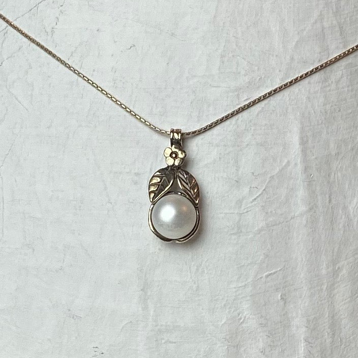 Pretty Pearl Flower Necklace - The Nancy Smillie Shop - Art, Jewellery & Designer Gifts Glasgow
