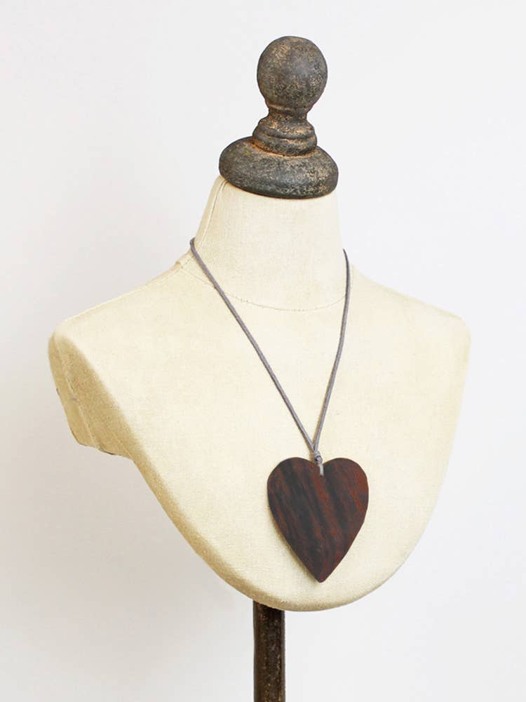 SIMPLE WOODEN HEART PENDANT NECKLACE
