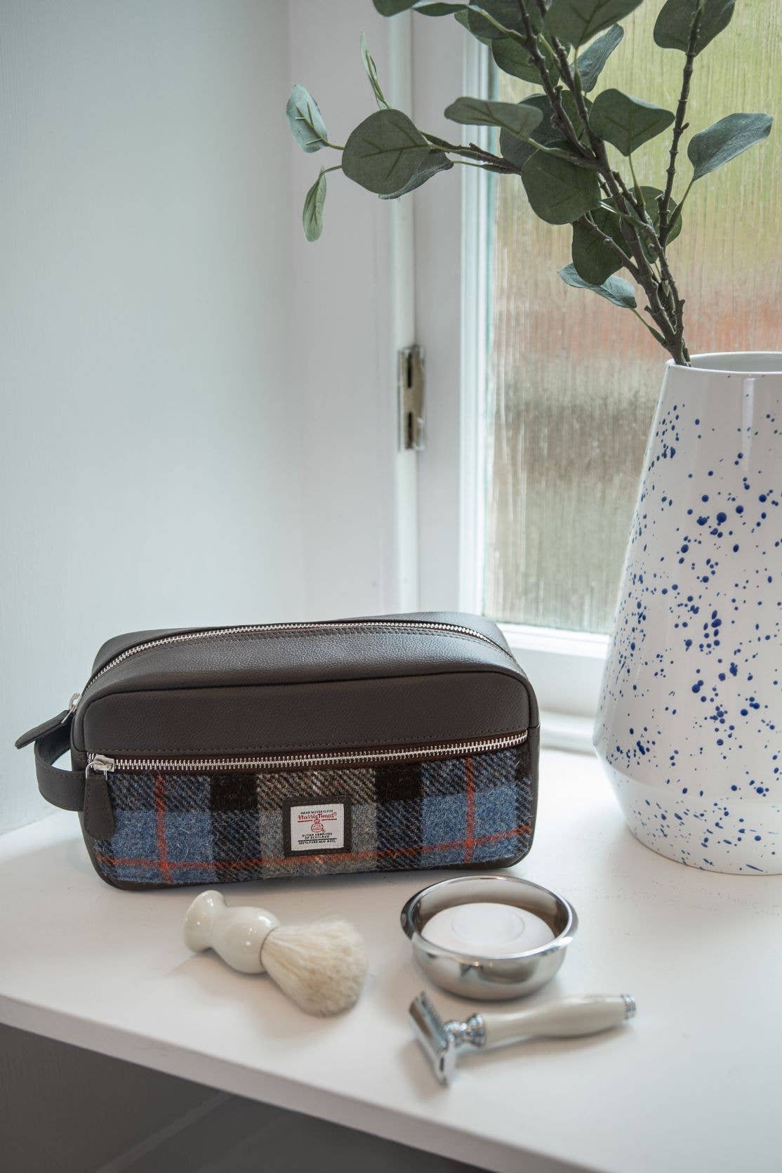 Harris Tweed Toiletry Bag Blue/Brown Check