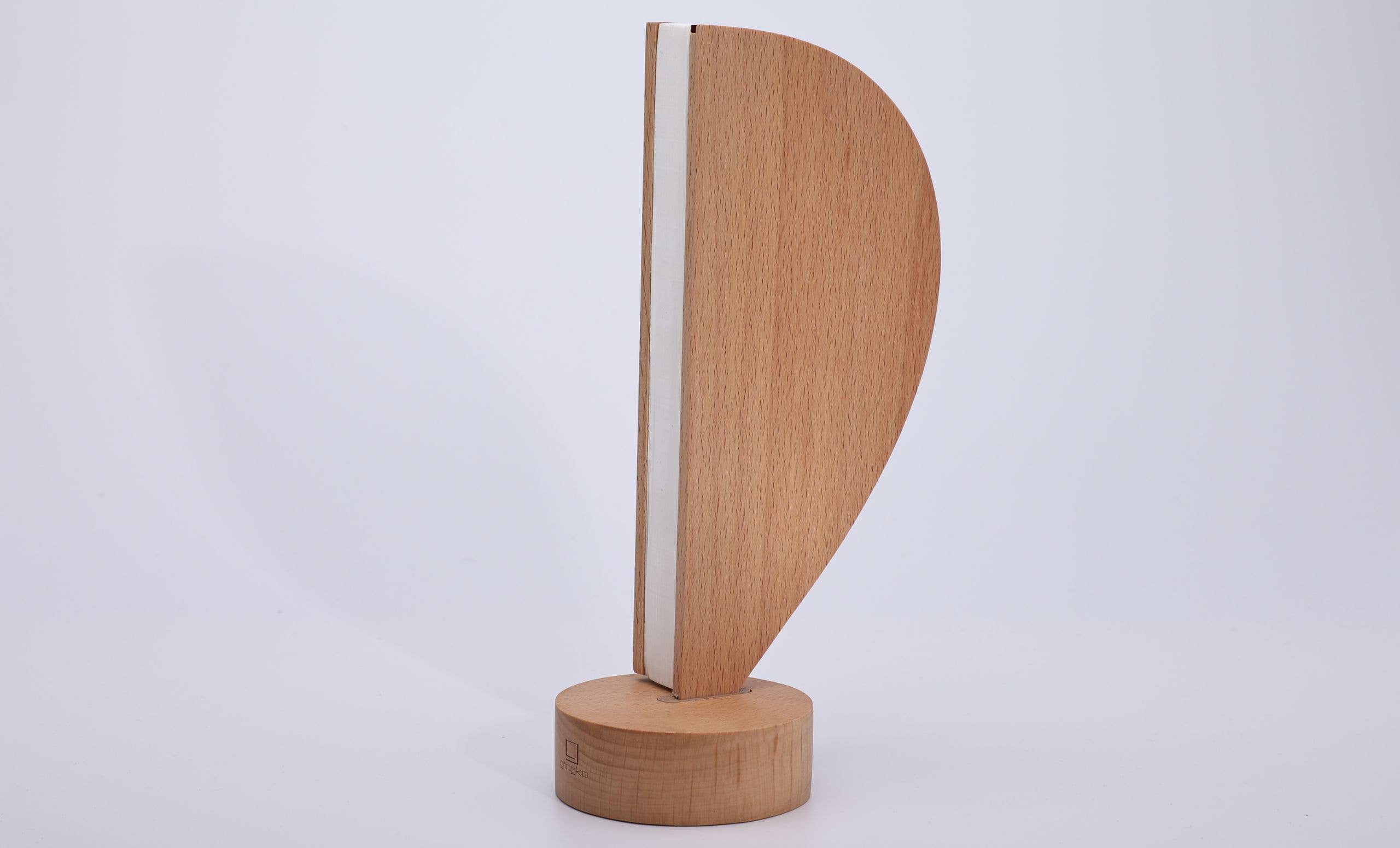 Aeris Light: Natural Walnut
