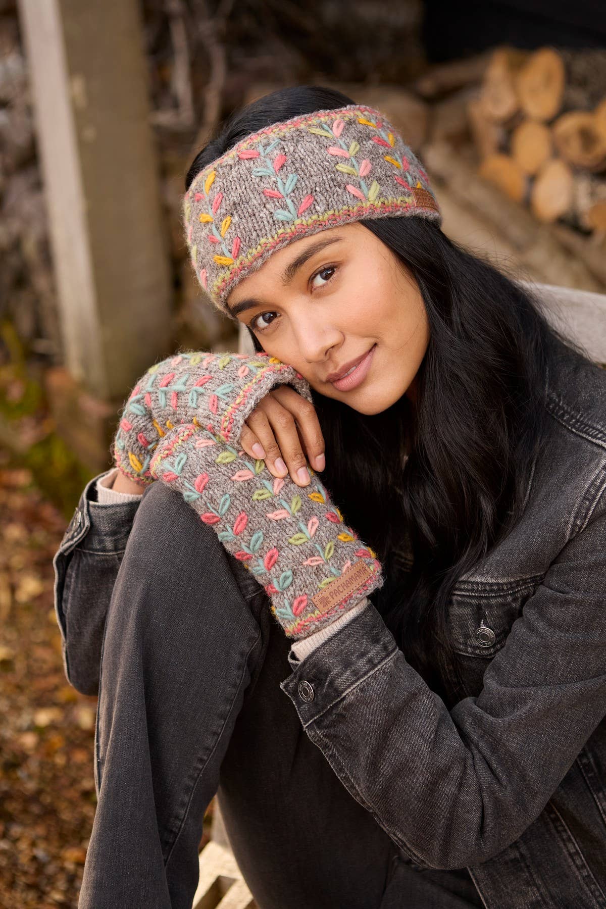 Kylemore Embroidered Leaf Wool Knit Fingerless Gloves Grey: Grey