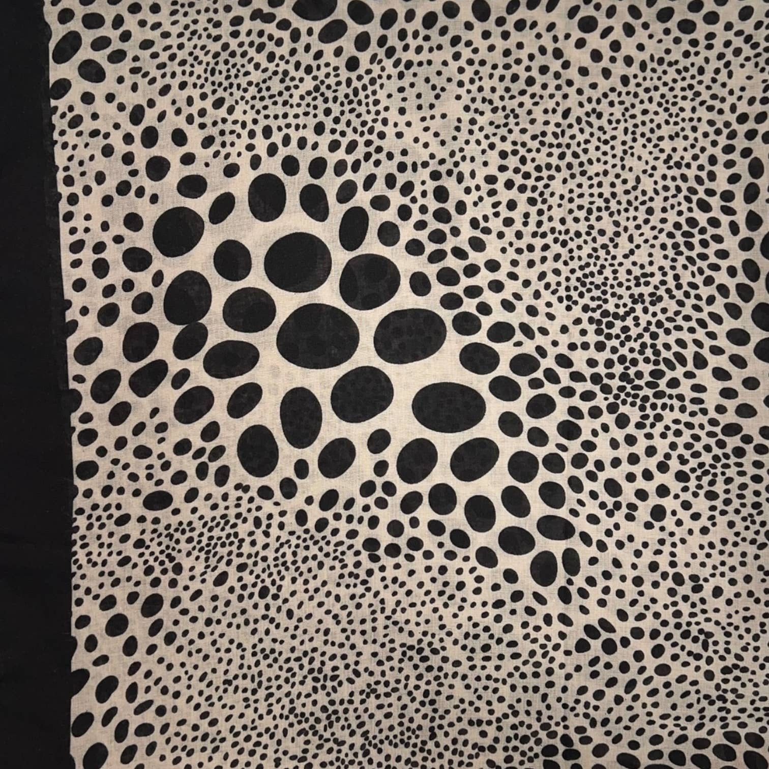 Leopard dots print scarf : Black