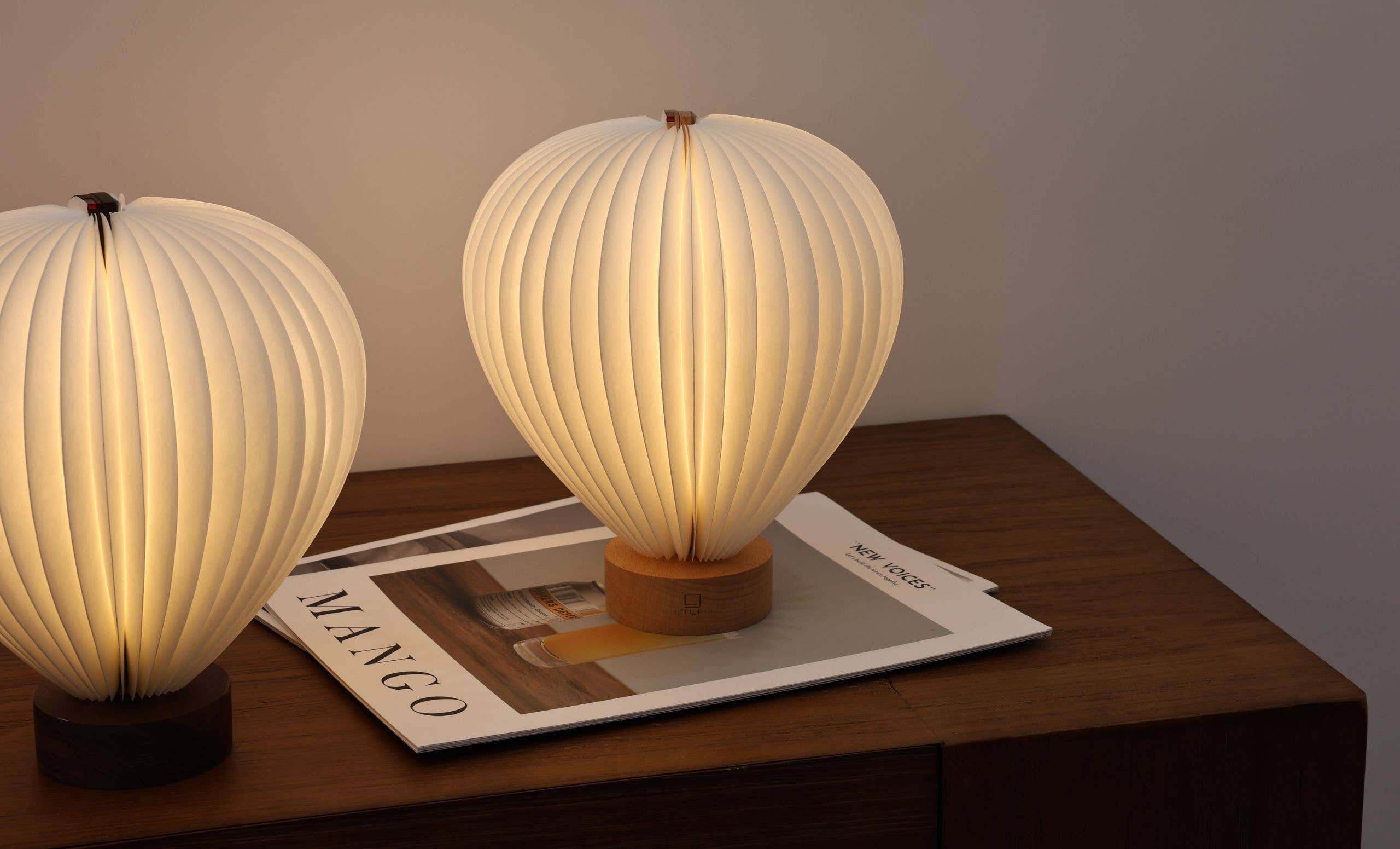 Aeris Light: Natural Walnut