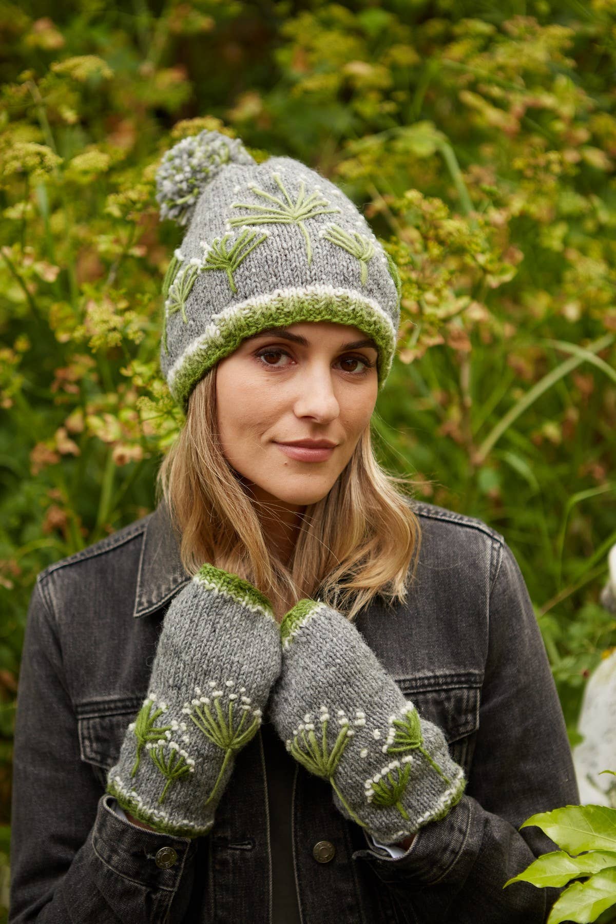 Granchester- Embroidered Cow Parsley Knitted Wool Bobble Hat: One Colour