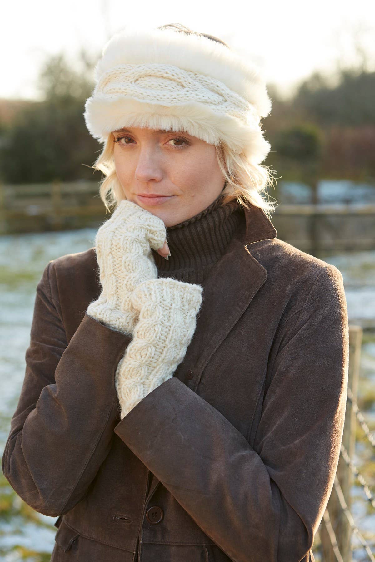 Chamonix - Cable Knit Fleece Lined Wool Fingerless Gloves: Cream