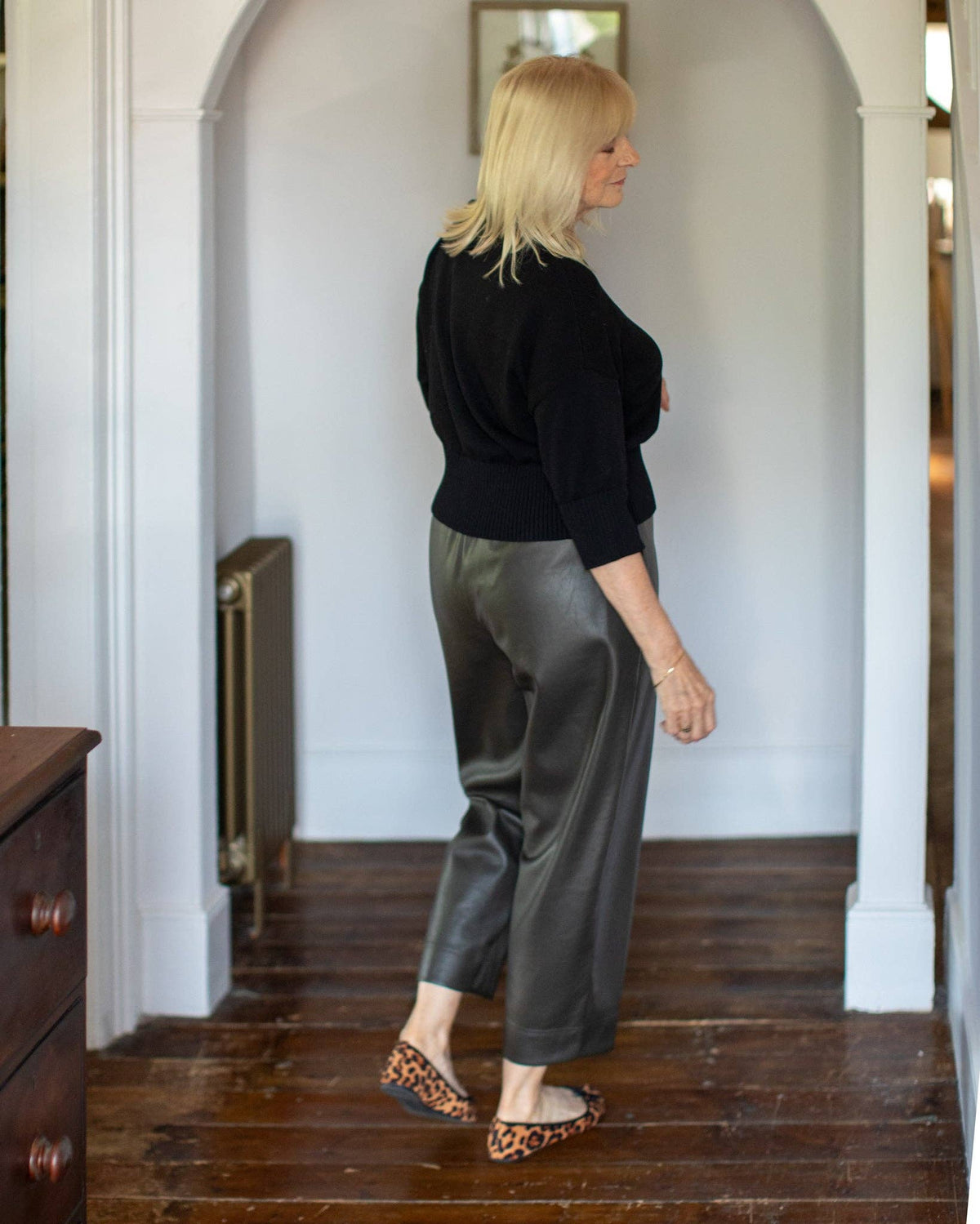 Angela Jumper | Black