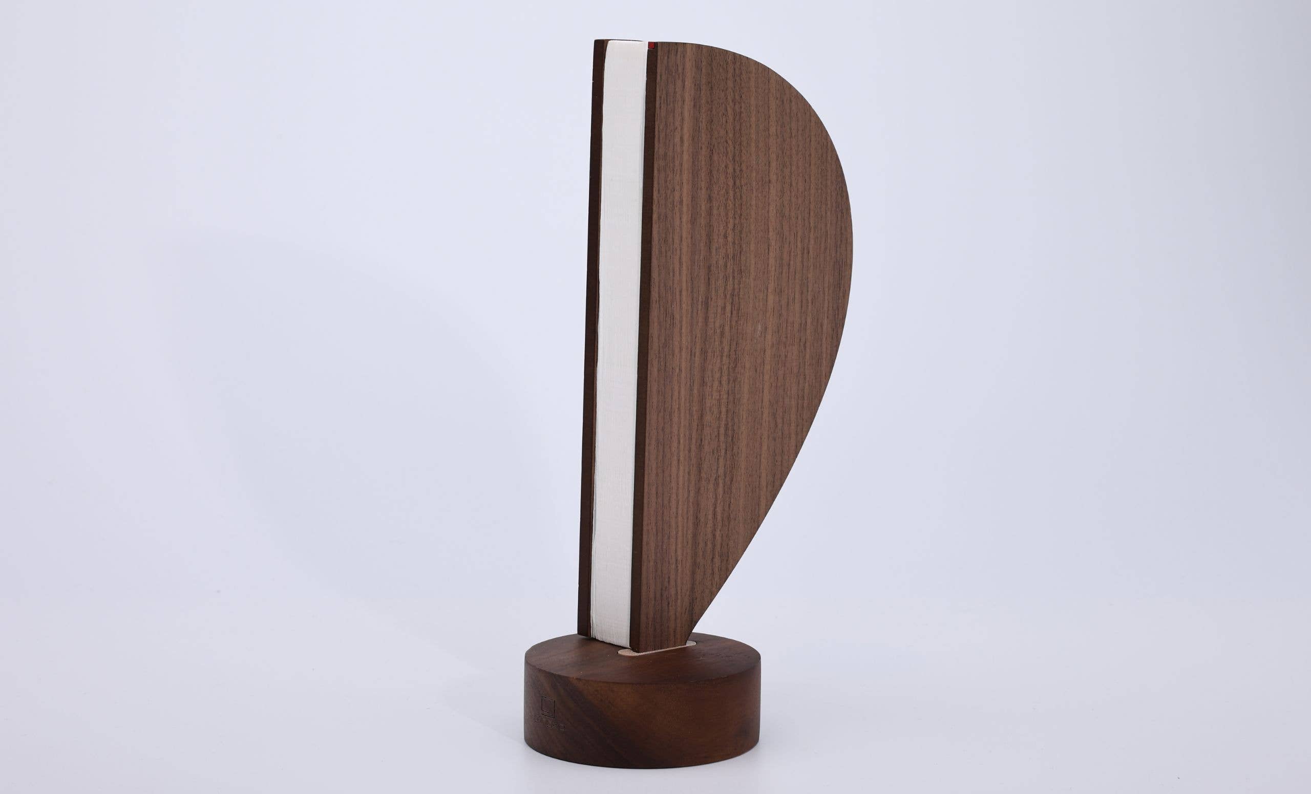 Aeris Light: Natural Walnut