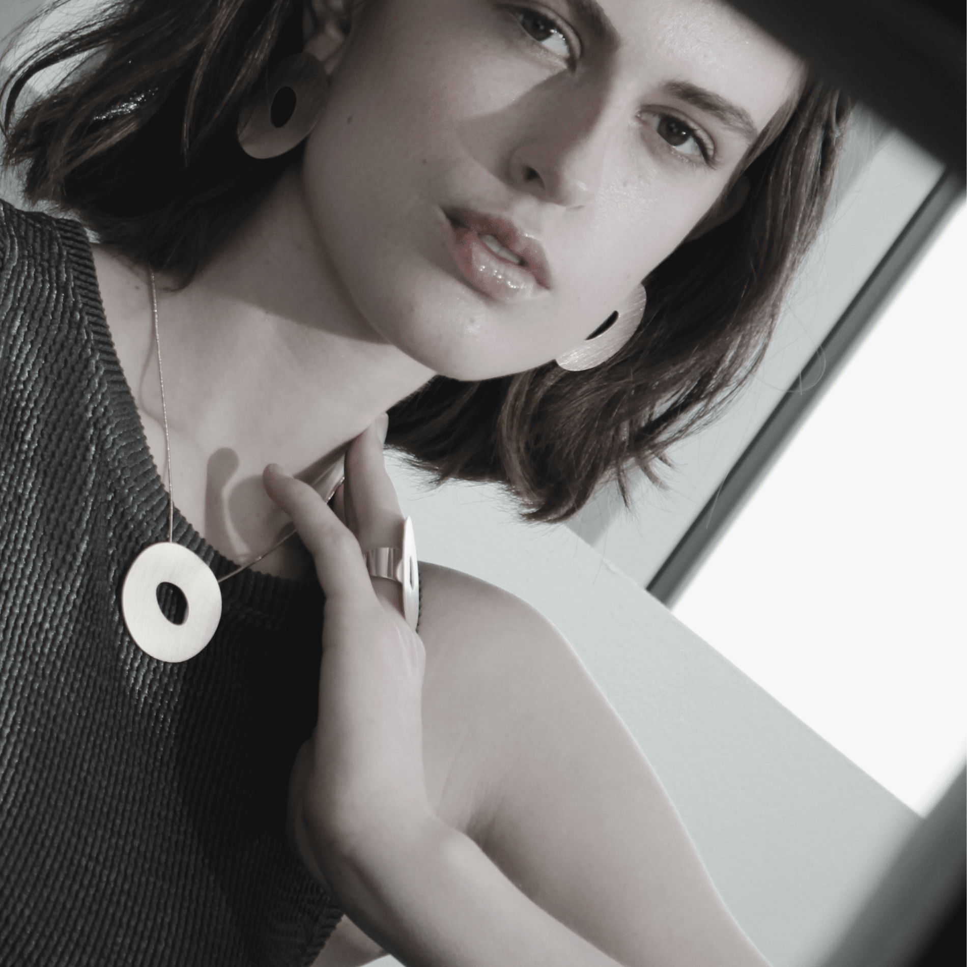 Alaya IN:STORE Short Mega Organic Circle Necklace Silver Plating