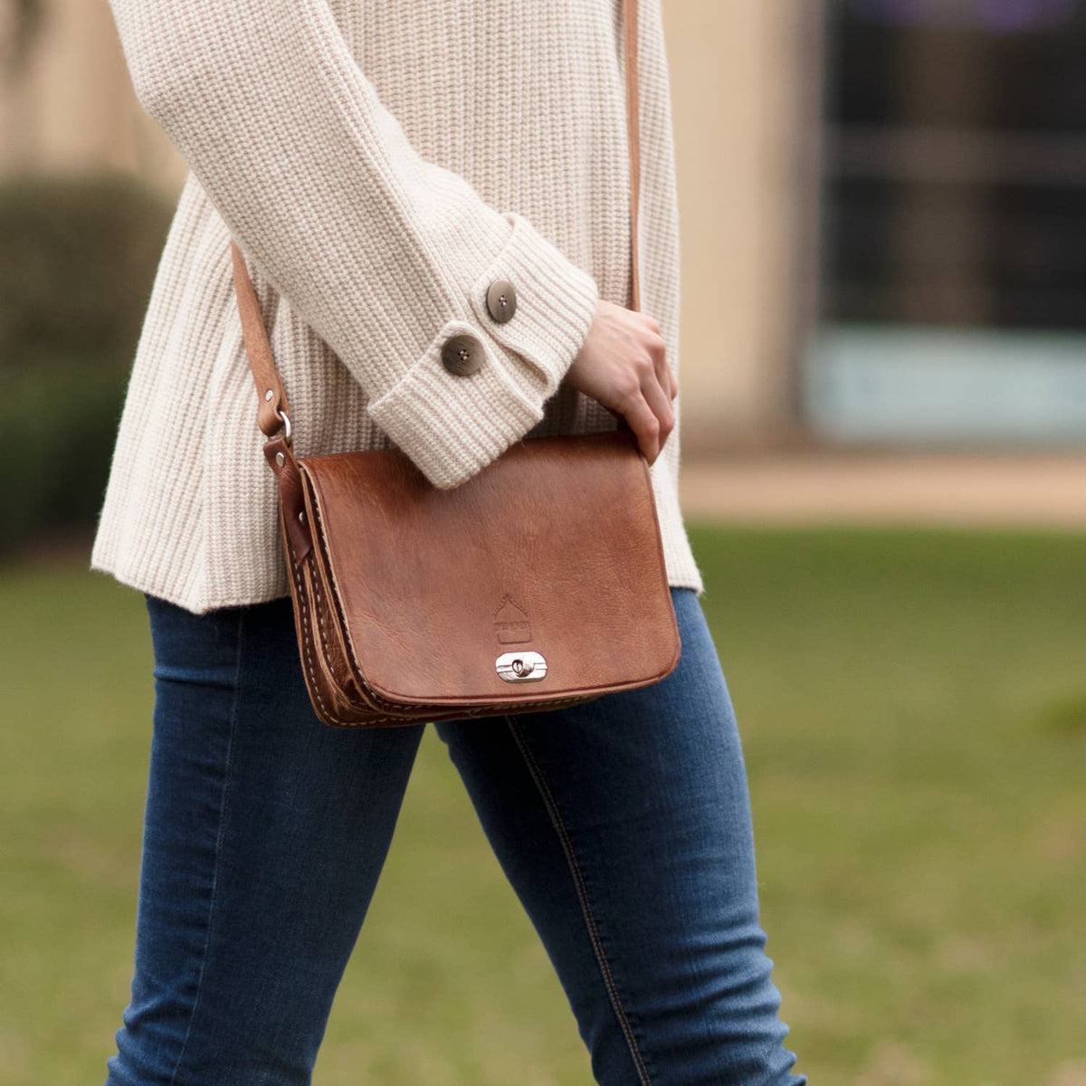 Ladies Leather Crossbody Bag: Tan