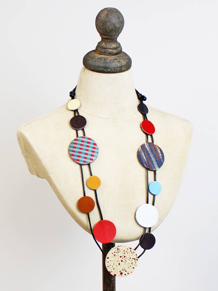 UJ6433 LONG DOUBLE-STRAND LEATHER DISC NECKLACE