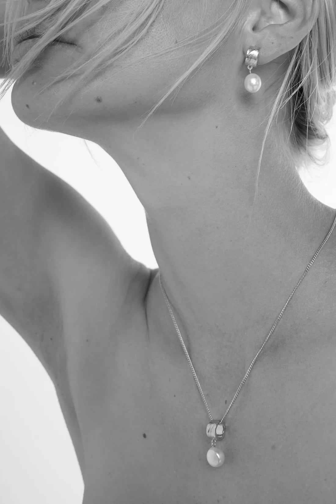 Collar de perlas de agua dulce de plata