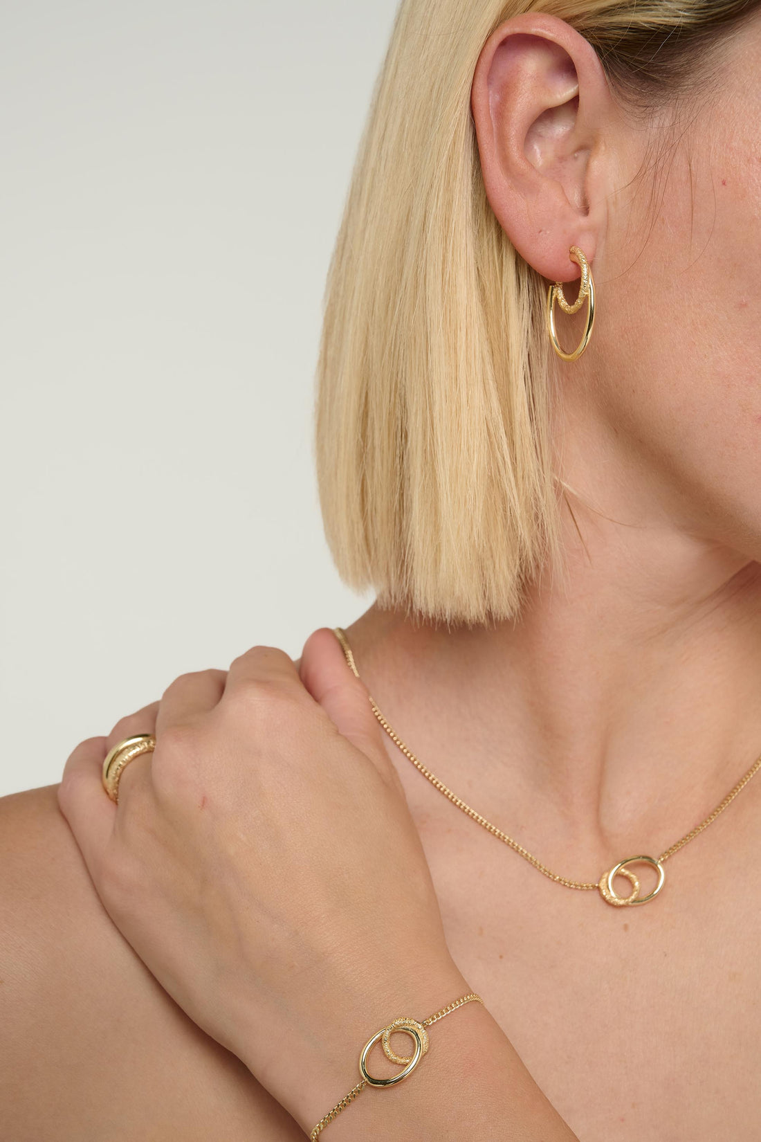 Gold rhythm necklace