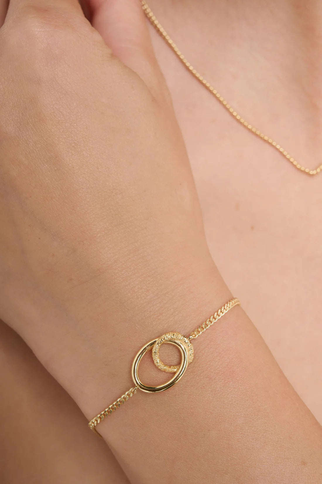 Gold rhythm bracelet