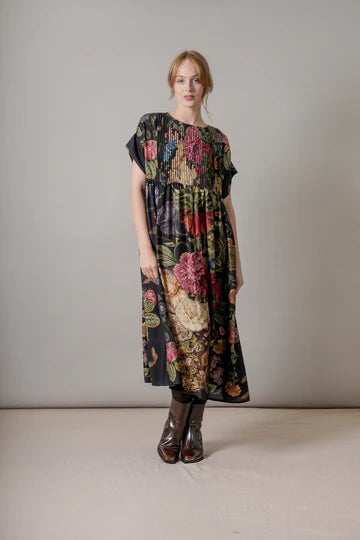 Black Primula Pleat Dress - S/M