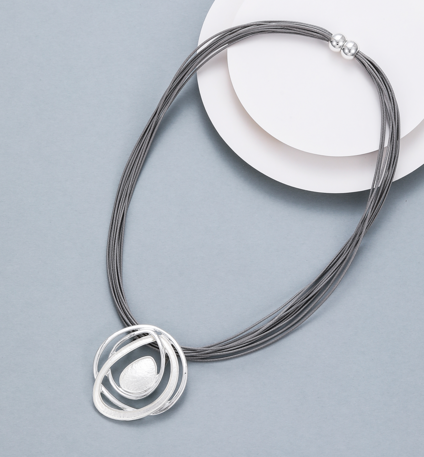 Collar con anillos de plata