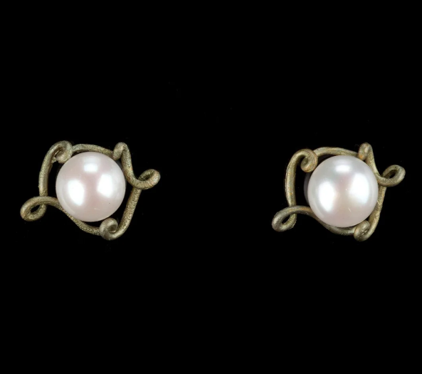Pea Pod 1 Pearl Post Earrings