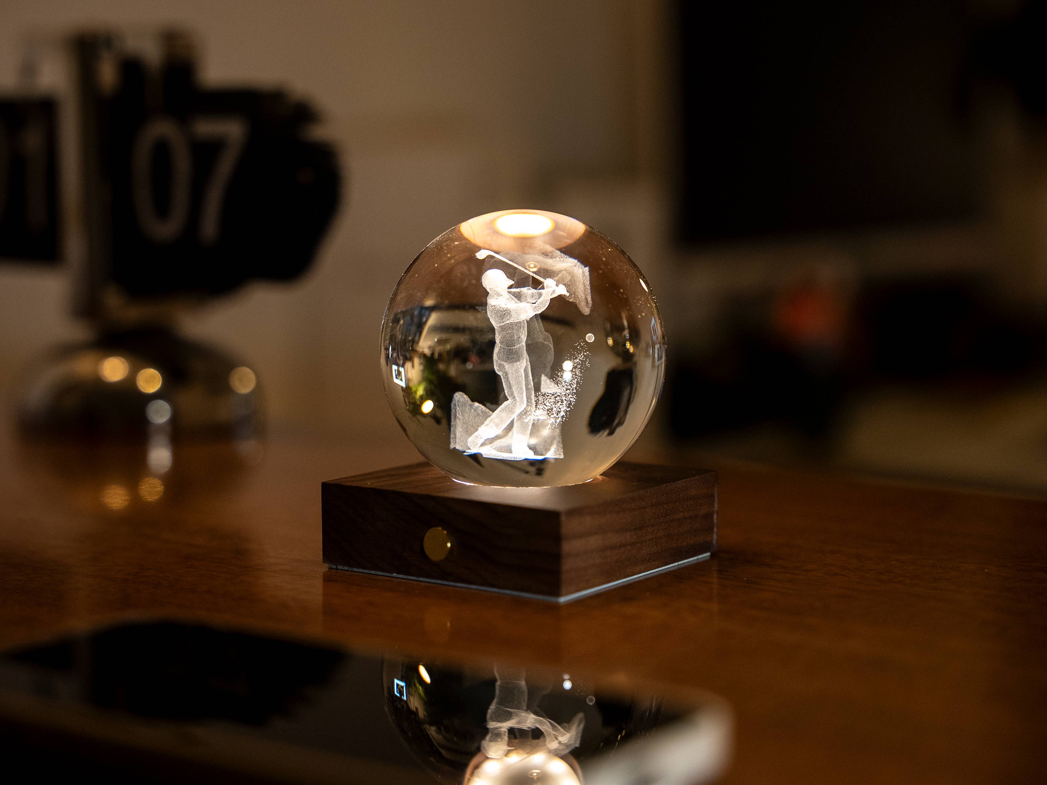 Amber Crystal Light: Golf - illuminated spherical crystal with engraved golfer mid-swing
