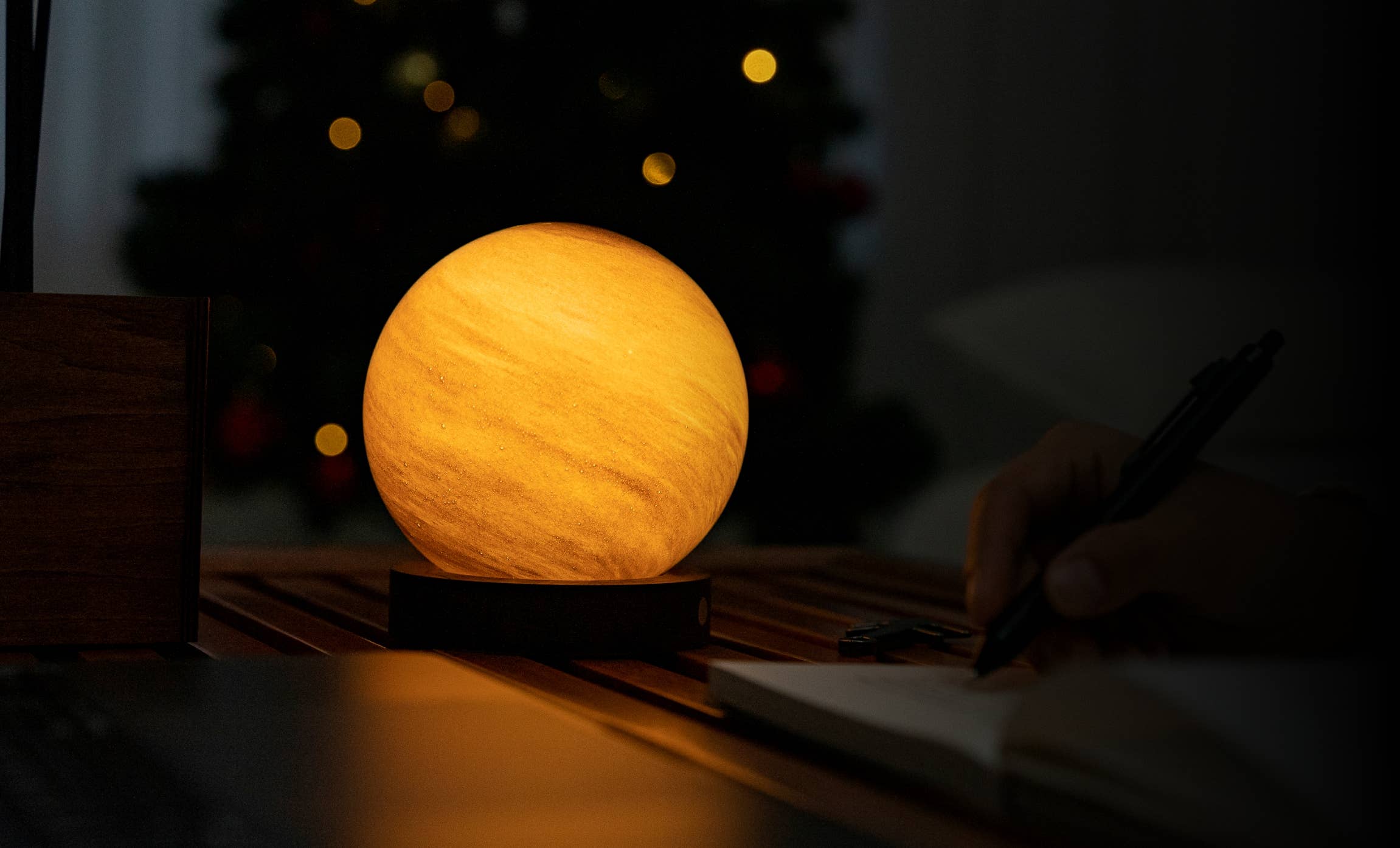 Mini AstraGlass Stellar Ocean lamp: warm glowing textured sphere