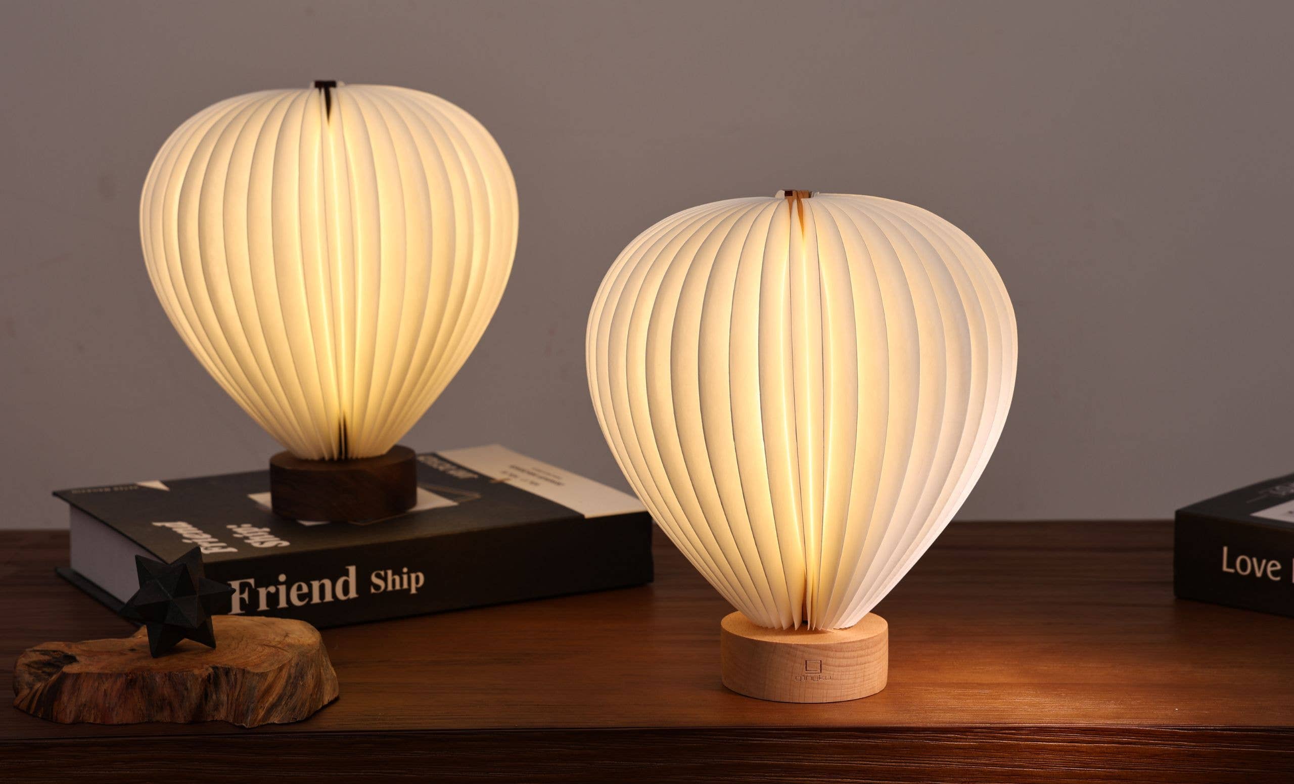 Aeris Light: Natural Walnut