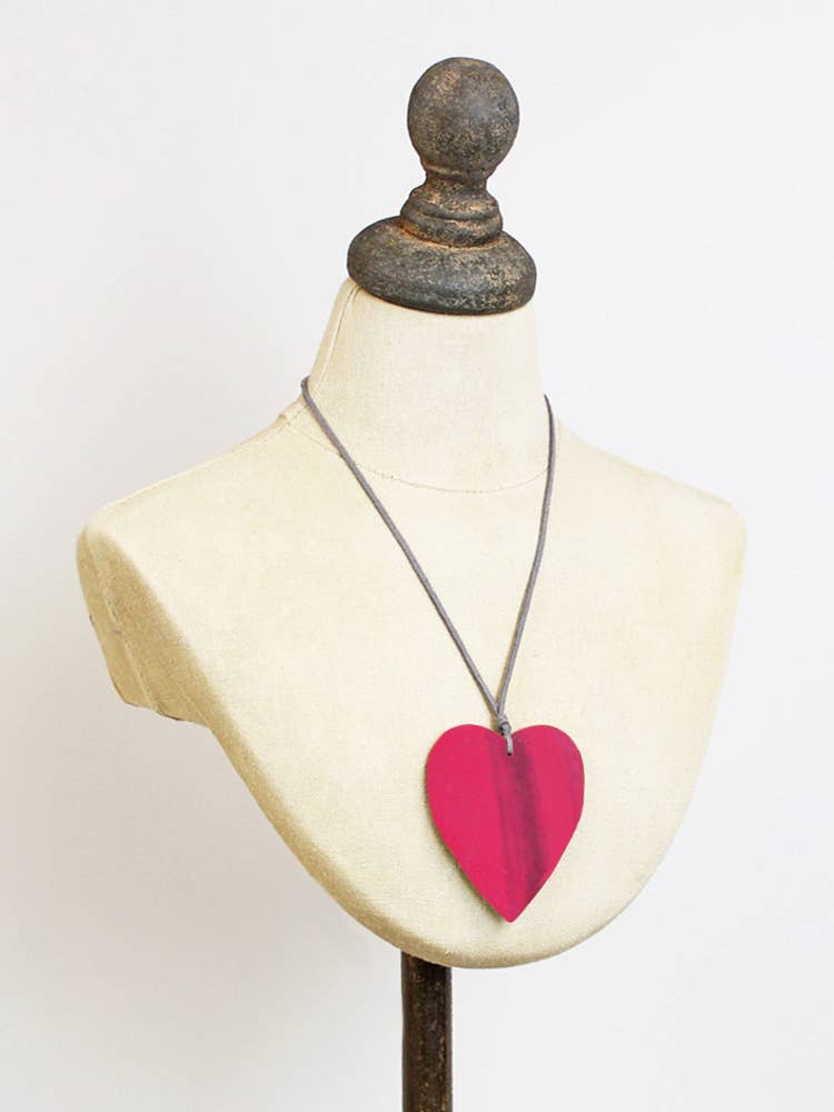 SIMPLE WOODEN HEART PENDANT NECKLACE
