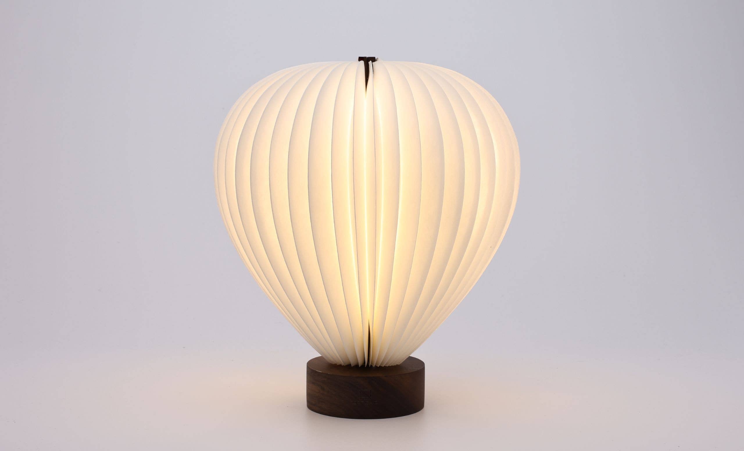 Aeris Light: Natural Walnut