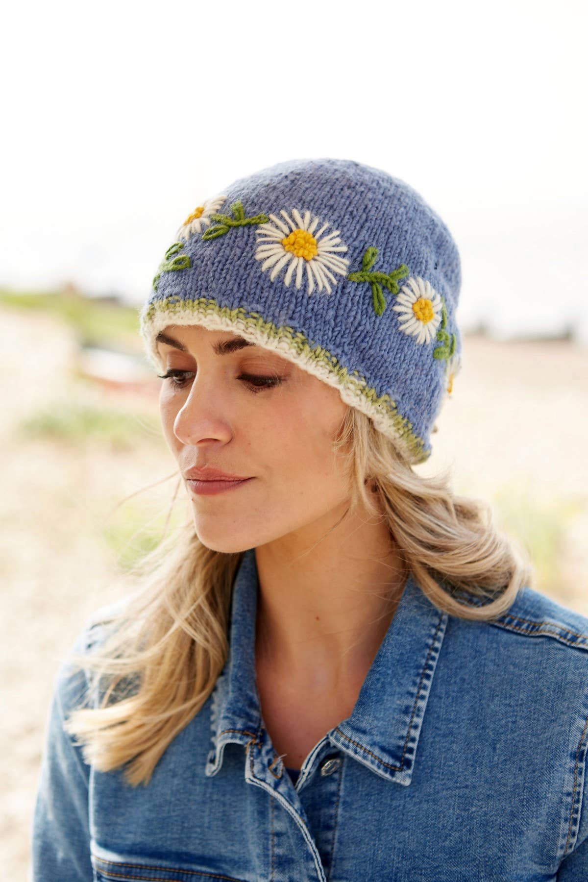 Daisy Chain - Blue Fleece Lined Knit Wool Winter Beanie Hat: Jacaranda