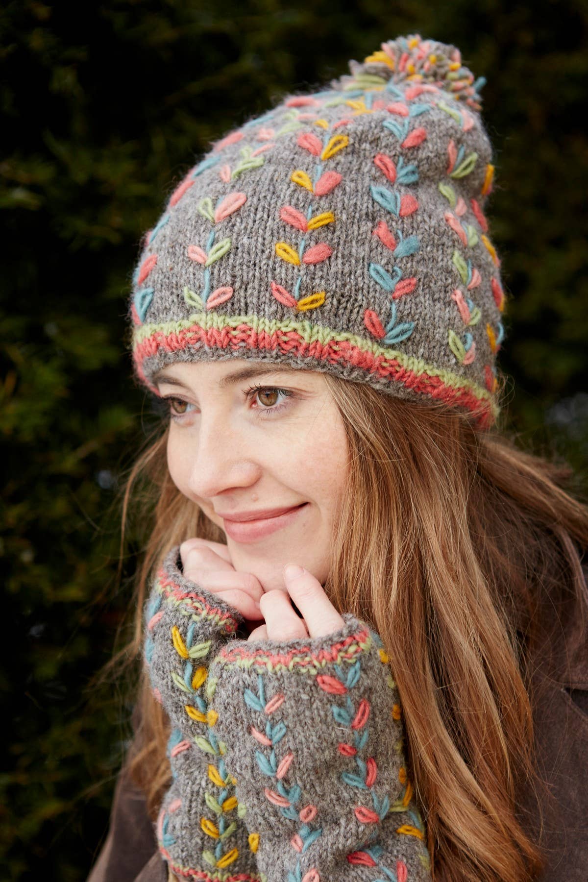 Kylemore Embroidered Leaf Wool Knit Bobble Beanie Hat Grey: Grey