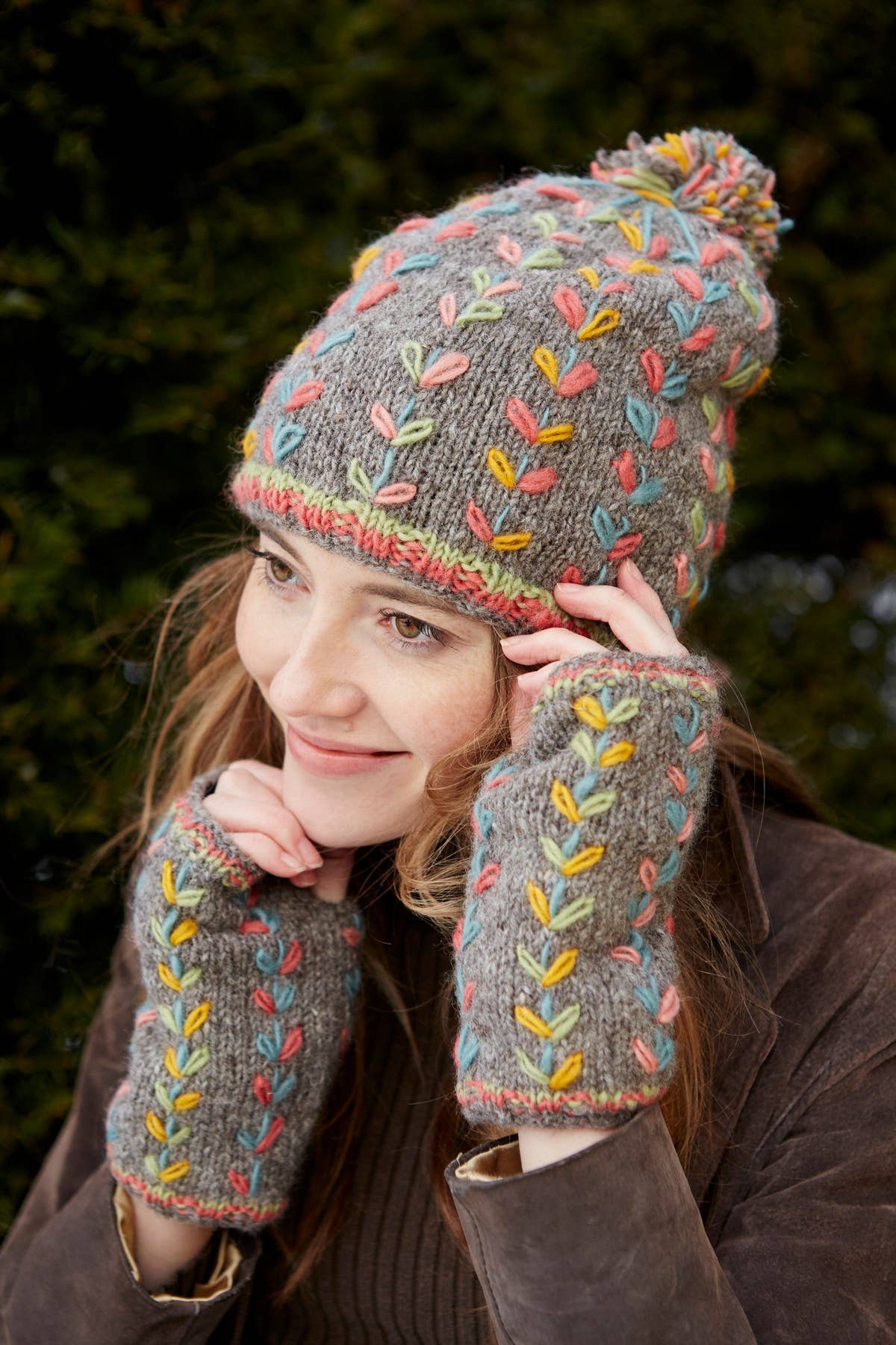 Kylemore Embroidered Leaf Wool Knit Bobble Beanie Hat Grey: Grey