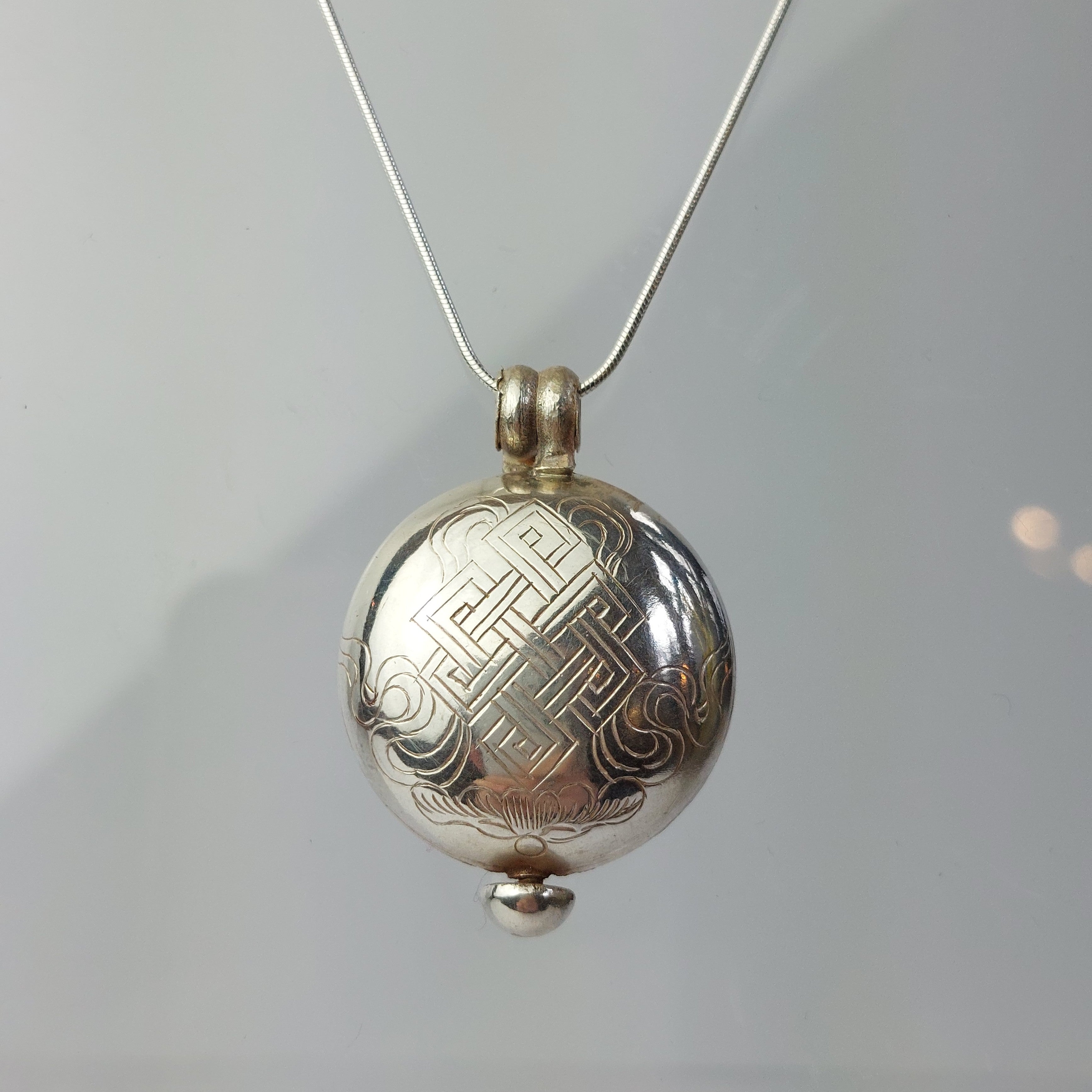 Medium Gao Locket - The Nancy Smillie Shop - Art, Jewellery & Designer Gifts Glasgow