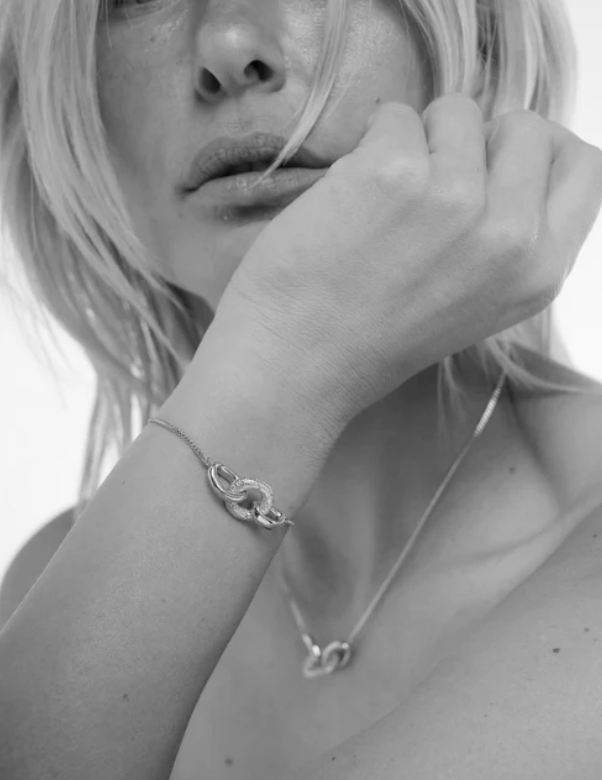 Silver Bind Bracelet with interlocking knot chain-link design